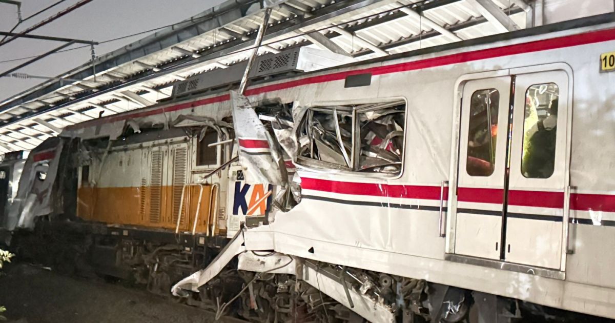 Kecelakaan maut melibatkan KRL dan KA Argo Bromo di Stasiun Bekasi Timur. [Foto: ist]