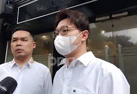 Status Keagamaan Richard Lee Dipertanyakan: Mengurai Alasan Pencabutan Surat Keterangan Mualaf