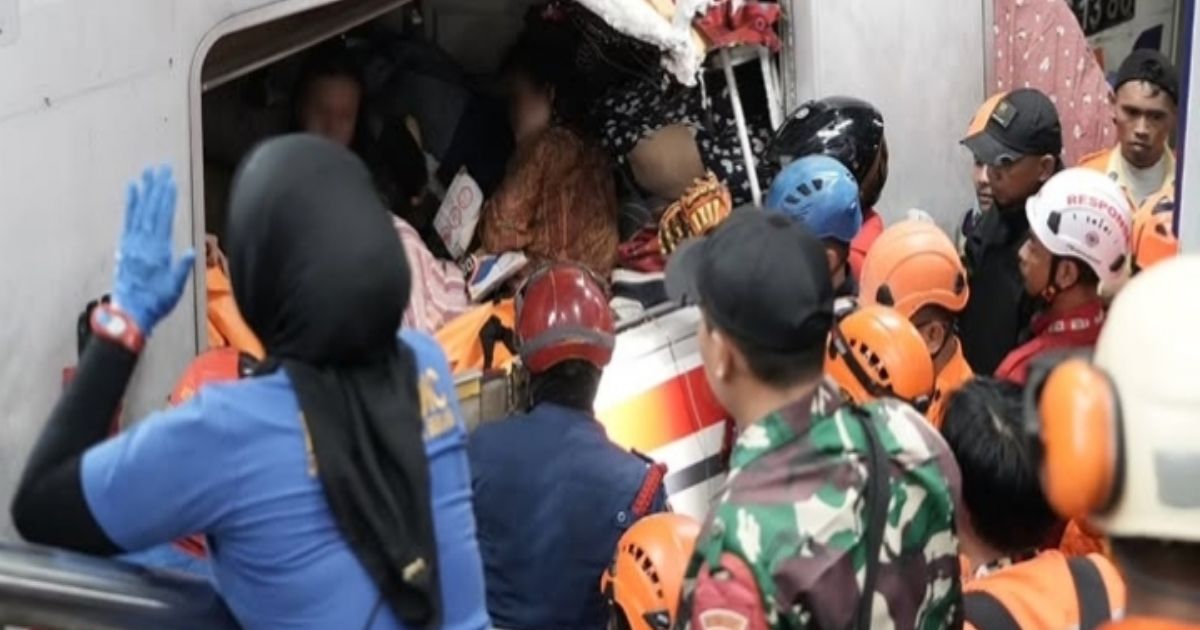 Mengulik penyebab dibalik kecelakaan Kereta Api Argo Bromo Anggrek vs commuter line di Bekasi yang menuai sorotan. [Foto: Instagram/@kai121_]