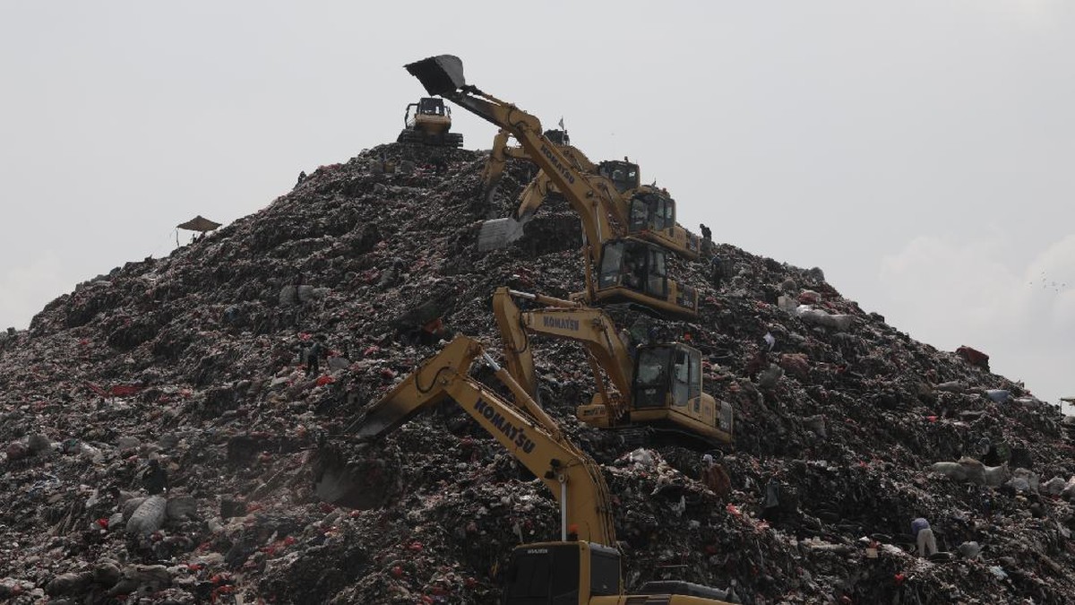 Foto: Tempat Pengelolaan Sampah Terpadu (TPST) Bantar Gebang, di Bekasi, Jawa Barat, Senin (10/8/20). (CNBC Indonesia/Tri Susilo)