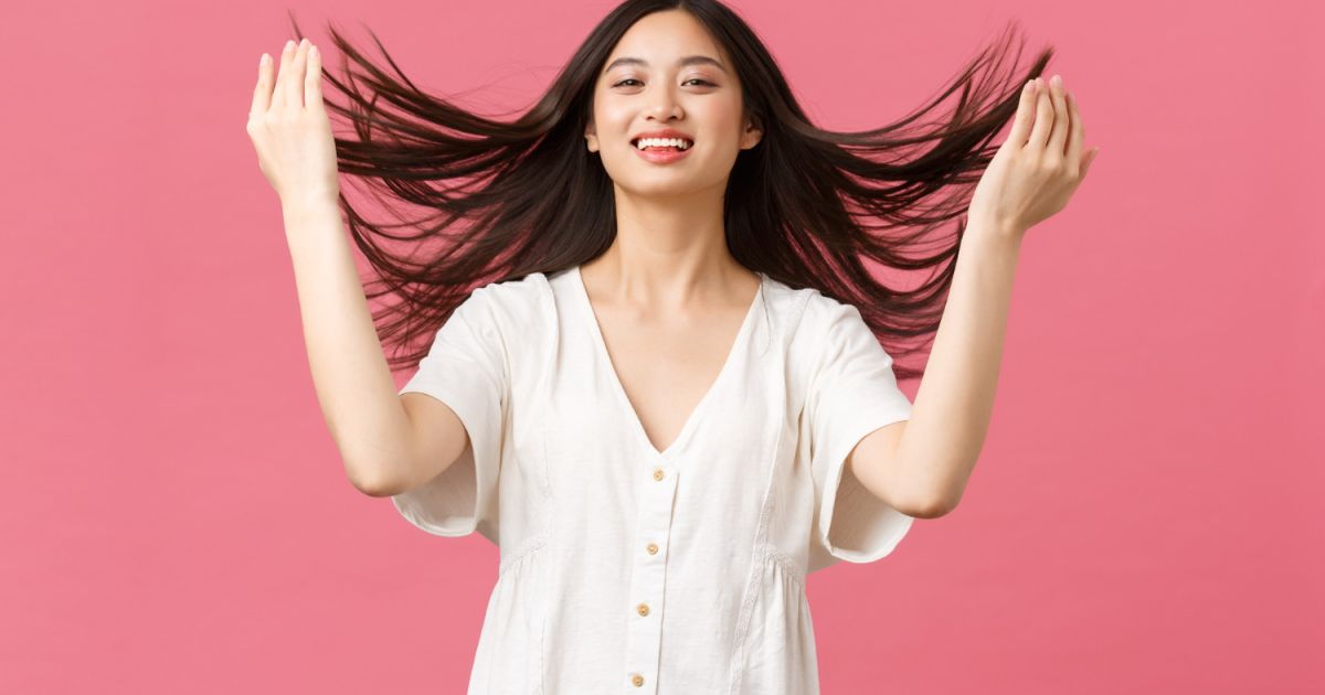 Ilustrasi manfaat minyak kelapa yang bagus untuk kesehatan rambut