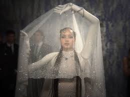 Robert Wun Kembali Mencuri Perhatian dengan Dominasi Gaya di Panggung Met Gala 2026
