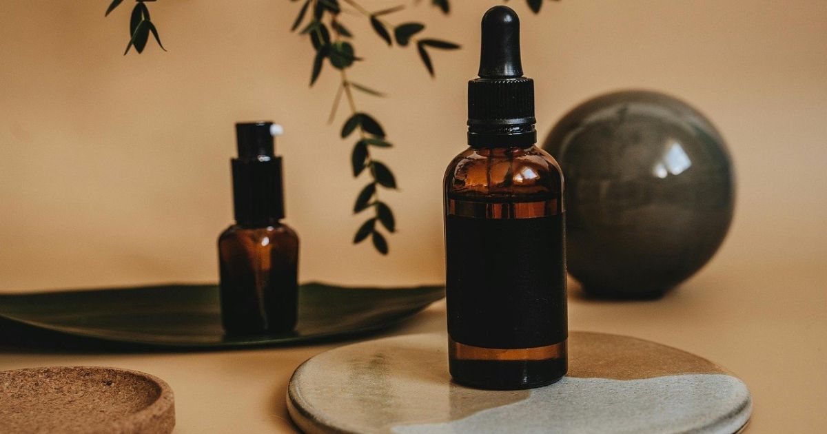 4 Tips Memilih Serum untuk Wajah Berjerawat yang Efektif