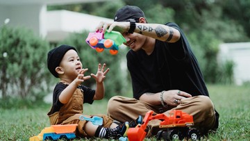 7 Sifat Orang yang Mudah Dekat dengan Anak Kecil/Foto: Paxels/Ketut Subiyanto
