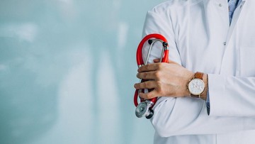 Rincian Proyeksi Finansial Profesi Dokter di Indonesia Tahun 2026: Dari Honor Internship hingga Penghasilan Spesialis Puncak