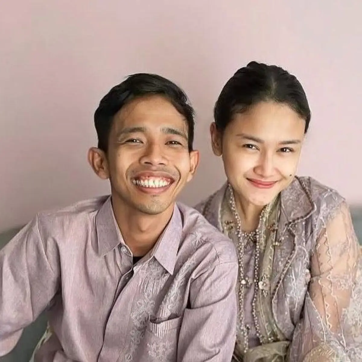 Karen Hertatum Akhirnya Buka Suara, Bantah Kabar Pisah Ranjang dan Ungkap Dugaan KDRT dari Dede Sunandar