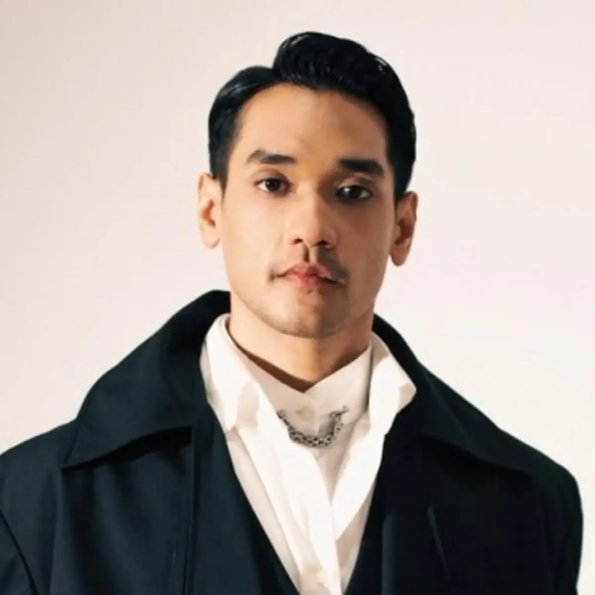 Afgan Syahreza Lepas Kacamata Ikonis Pasca-Lasik, Langkah Strategis di Balik Rilis Album Internasional
