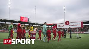 Legende:
        
                    
                Noch einmal einlaufen
            
        
                    
                Dann ist der Super-League-Pokal erstmals in Thuns Besitz.
            
        
                                    
                    KEYSTONE/Peter Schneider