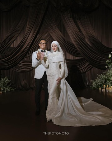 Ilustrasi: Pesona Elegan Indah Nada Puspita dalam Balutan Hijab dan Veil di Pernikahan Mewah Bersama COO BAIC Indonesia