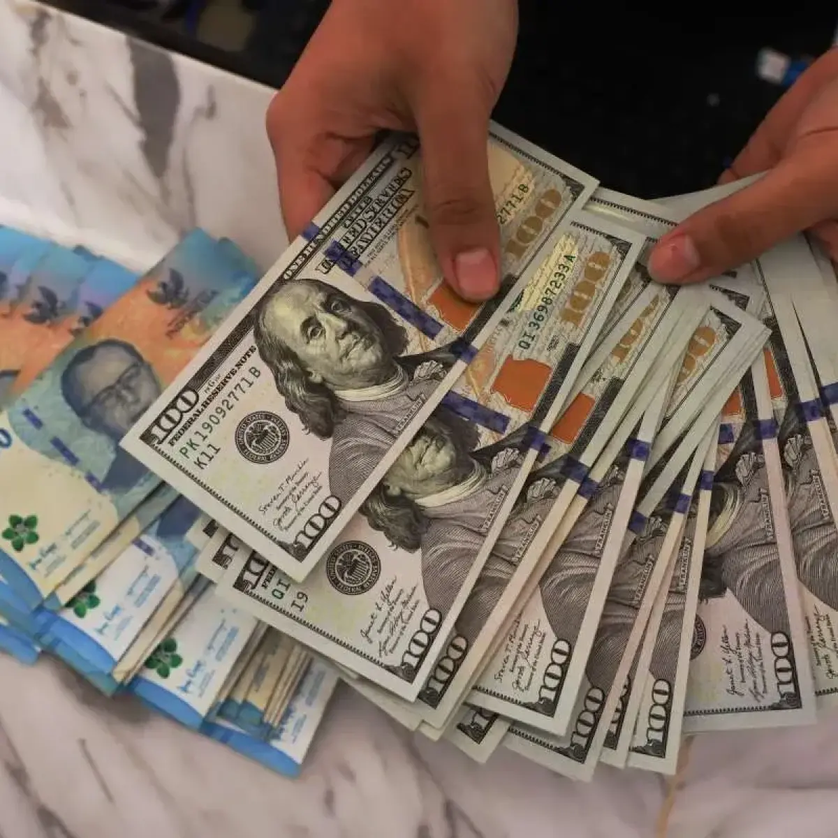 Tekanan Global Bawa Rupiah Terpeleset ke Level Terendah Sepanjang Sejarah Pencatatan