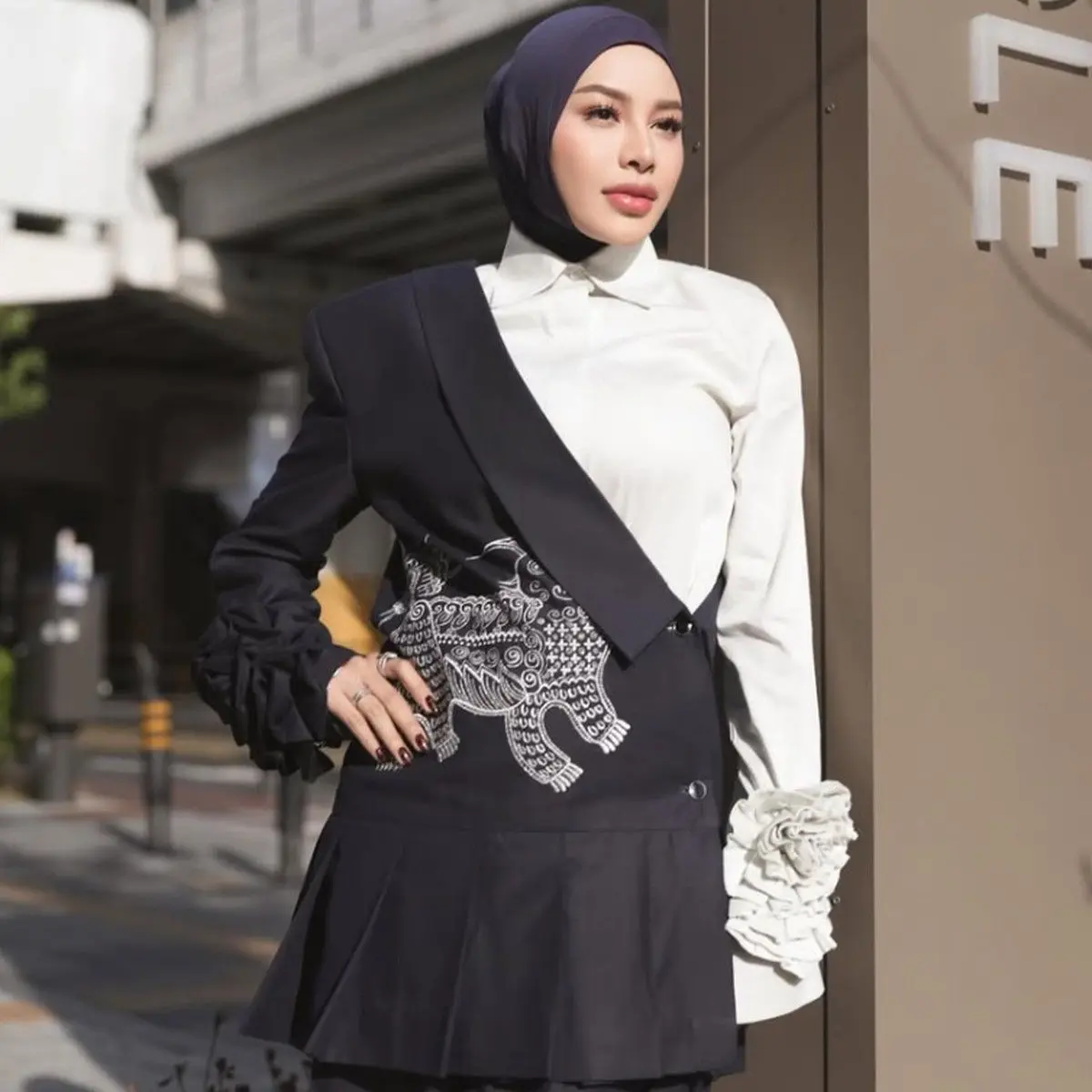 Pesona Batik Indonesia Memikat Seoul: Gaya OOTD Aurel dan Atta Saat Liburan di Korea Selatan