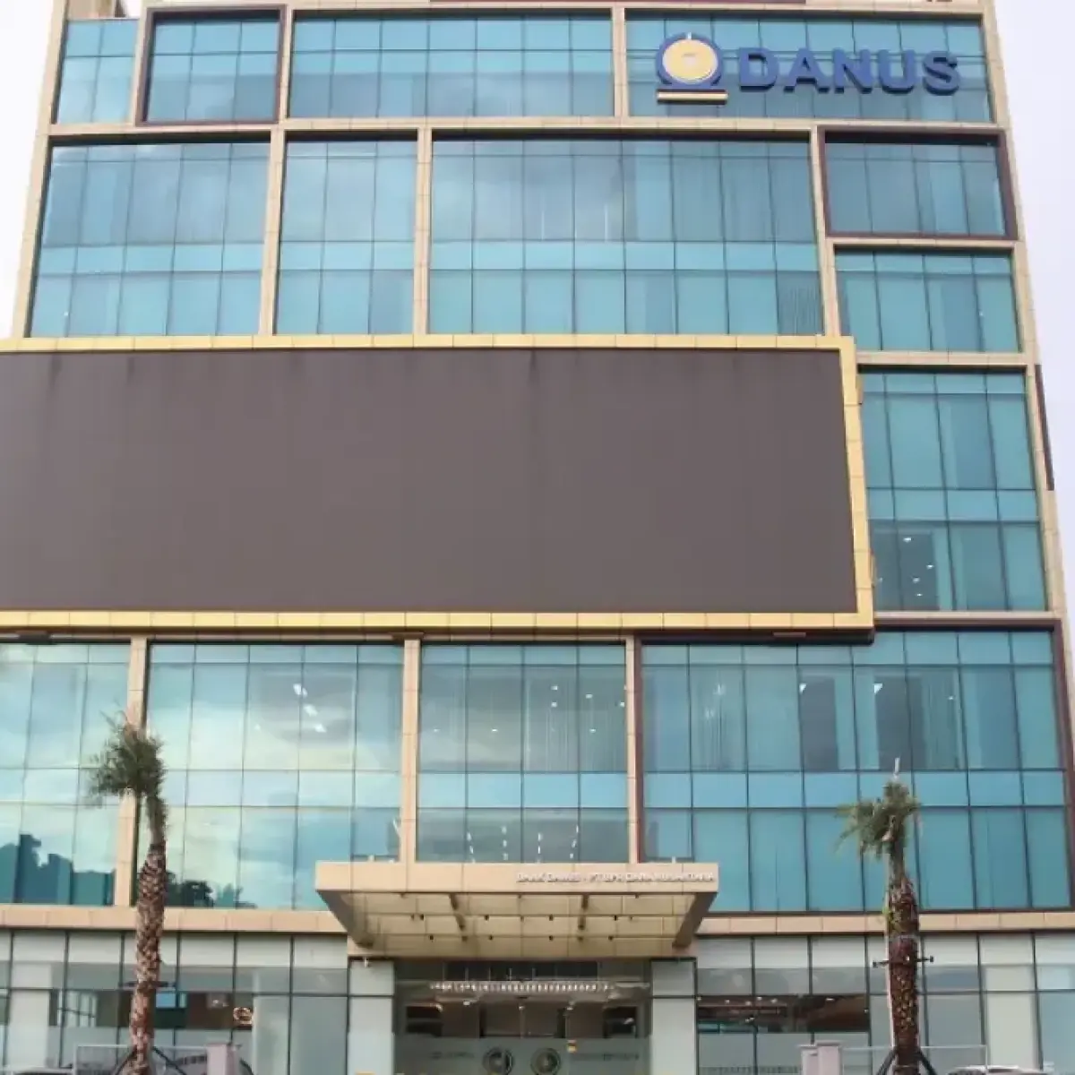 gedung perbankan perkotaan modern (Foto: Cdn-jjmn)