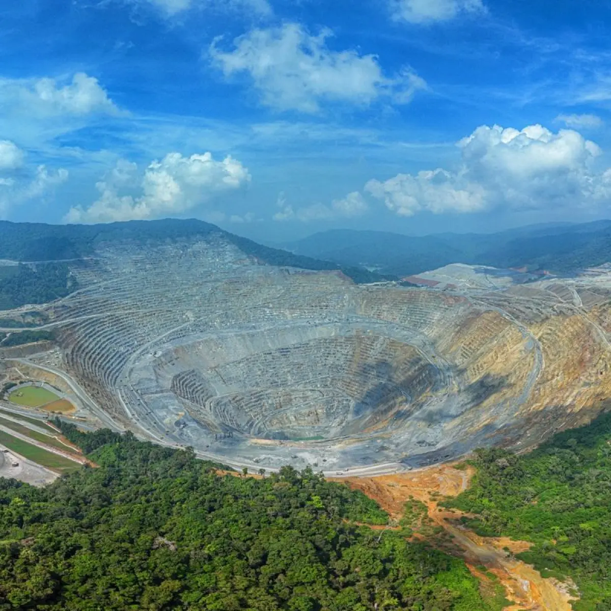 Manajemen Amman Mineral Berubah: Direktur Irwin Ka Pui Wan Resmi Mengundurkan Diri