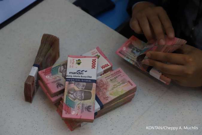 Indikasi Tekanan Ekonomi: Pertumbuhan Dana Simpanan Kecil di Bawah Rp100 Juta Melambat Drastis