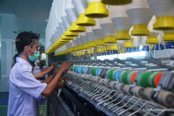 Ilustrasi: Ancaman Ganda bagi Tekstil Nasional: Pelemahan Rupiah dan Serbuan Impor Ilegal Dorong Perlunya Kebijakan Devisa Ketat