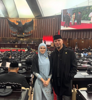 Ilustrasi: Kompak dan Simpel, Mulan Jameela dan Ahmad Dhani Hadiri Rapat Paripurna DPR RI