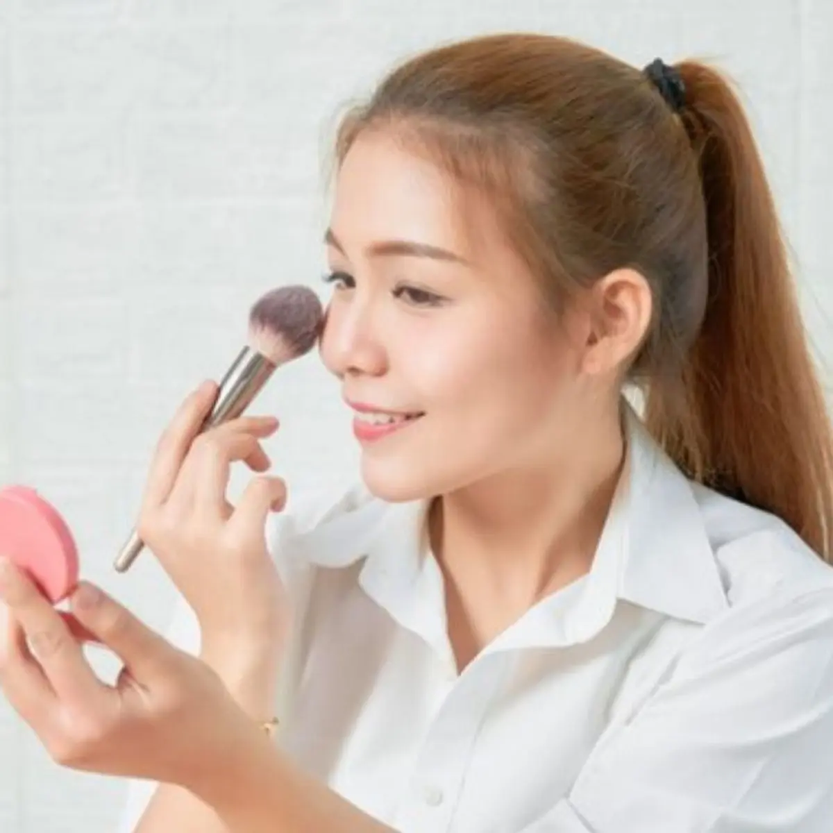 Rahasia Kulit Terlindungi dan Tampil Sempurna: Lima Compact Powder SPF Terbaik untuk Rutinitas Harian