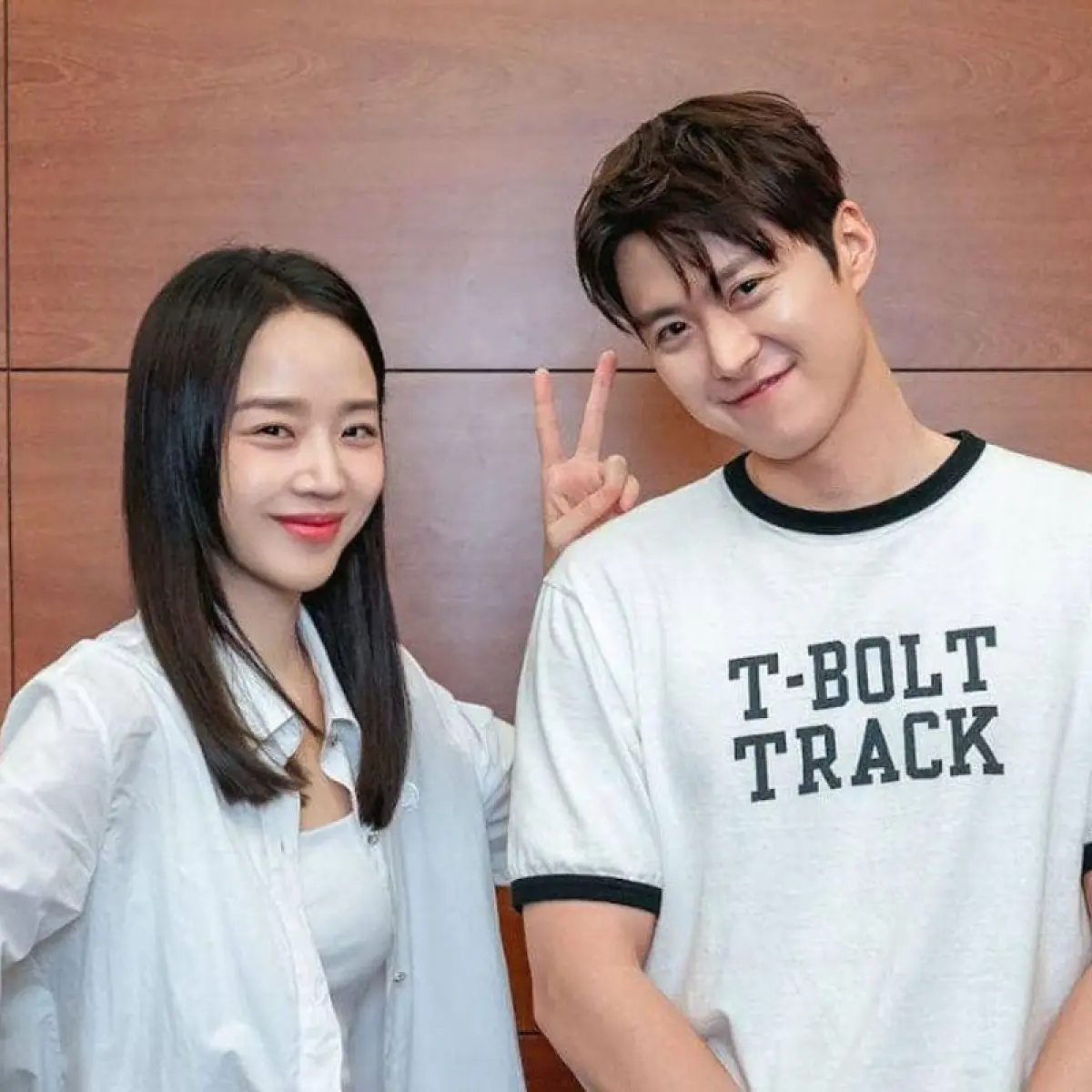 Ilustrasi: Pesona Chemistry Shin Hye Sun: Mengulas Sembilan Pasangan Ikonik di Drama Korea