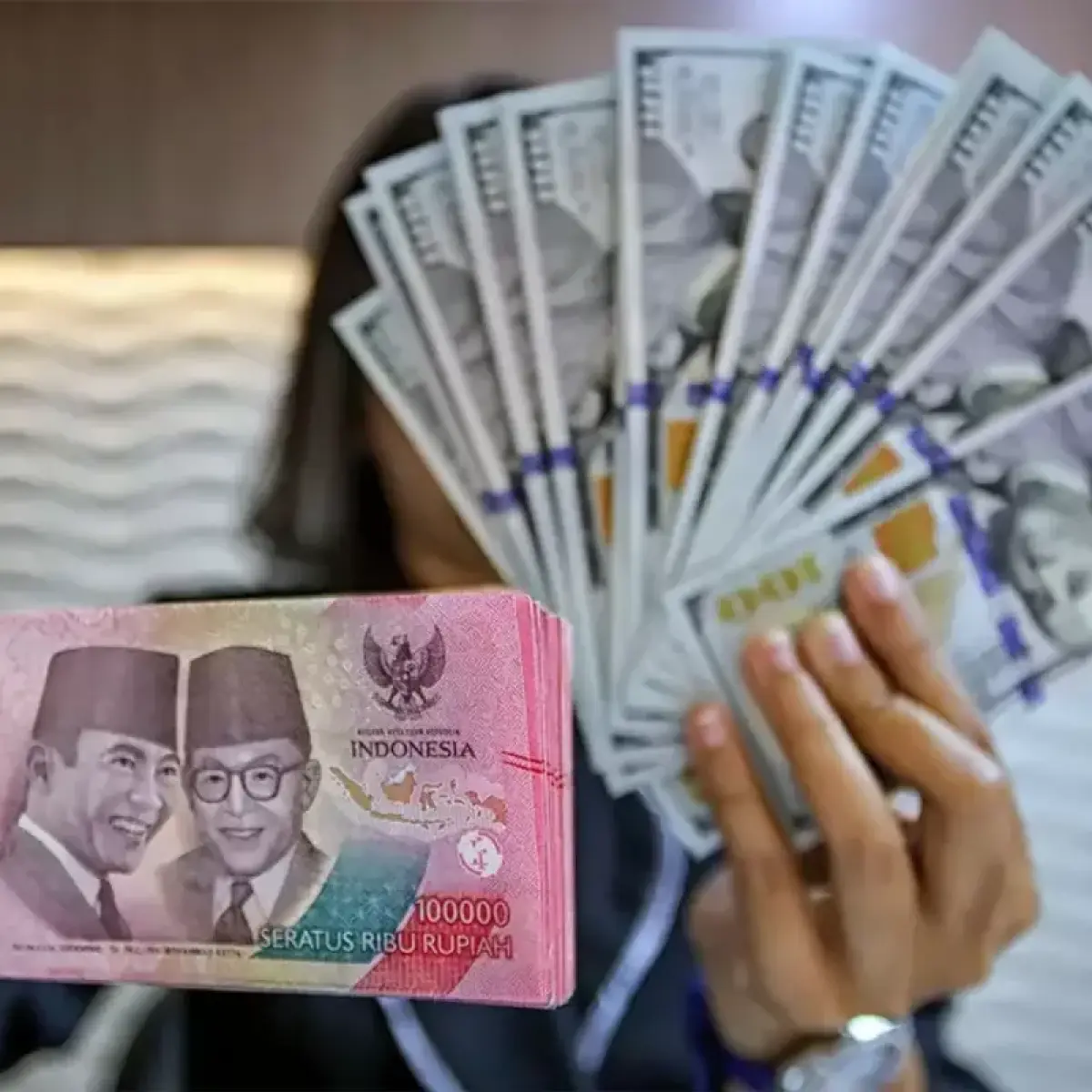 Tekanan Rupiah Bukan Hanya Global: Mengupas Tuntas Pemicu Domestik dan Solusi Transaksi Lokal