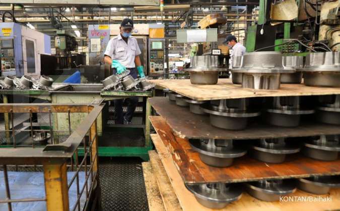 Gelombang PHK di Sektor Manufaktur: Apindo Soroti Dampak Relokasi Pabrik terhadap Ketenagakerjaan Nasional