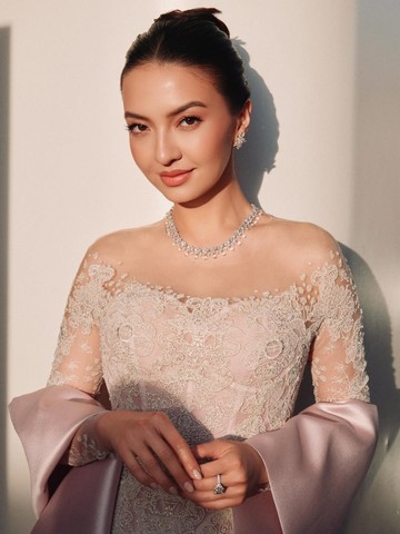 Rahasia Kulit Bercahaya di Usia 40-an ala Raline Shah: Perawatan Internal Jadi Fondasi Utama