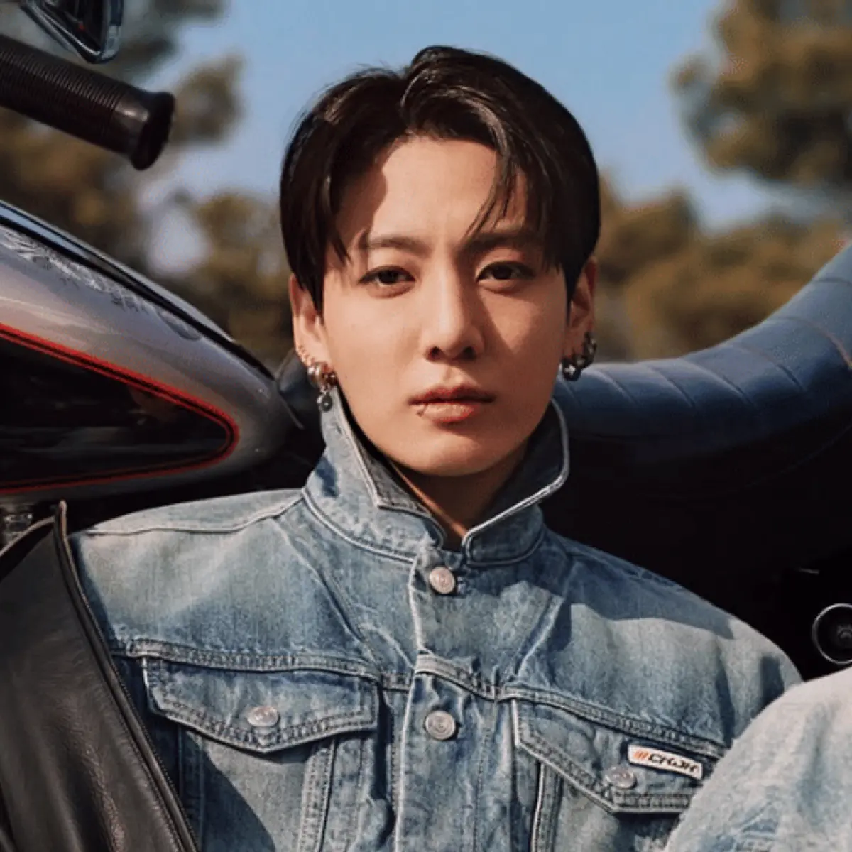 Jungkook BTS dan Calvin Klein Luncurkan Kolaborasi Perdana 