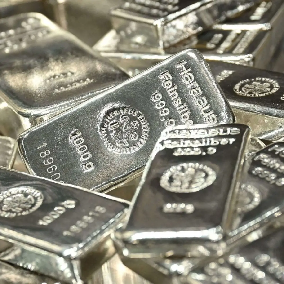 Harga Perak Antam Terkoreksi Tajam, Investor Waspadai Fluktuasi di Akhir Mei 2026