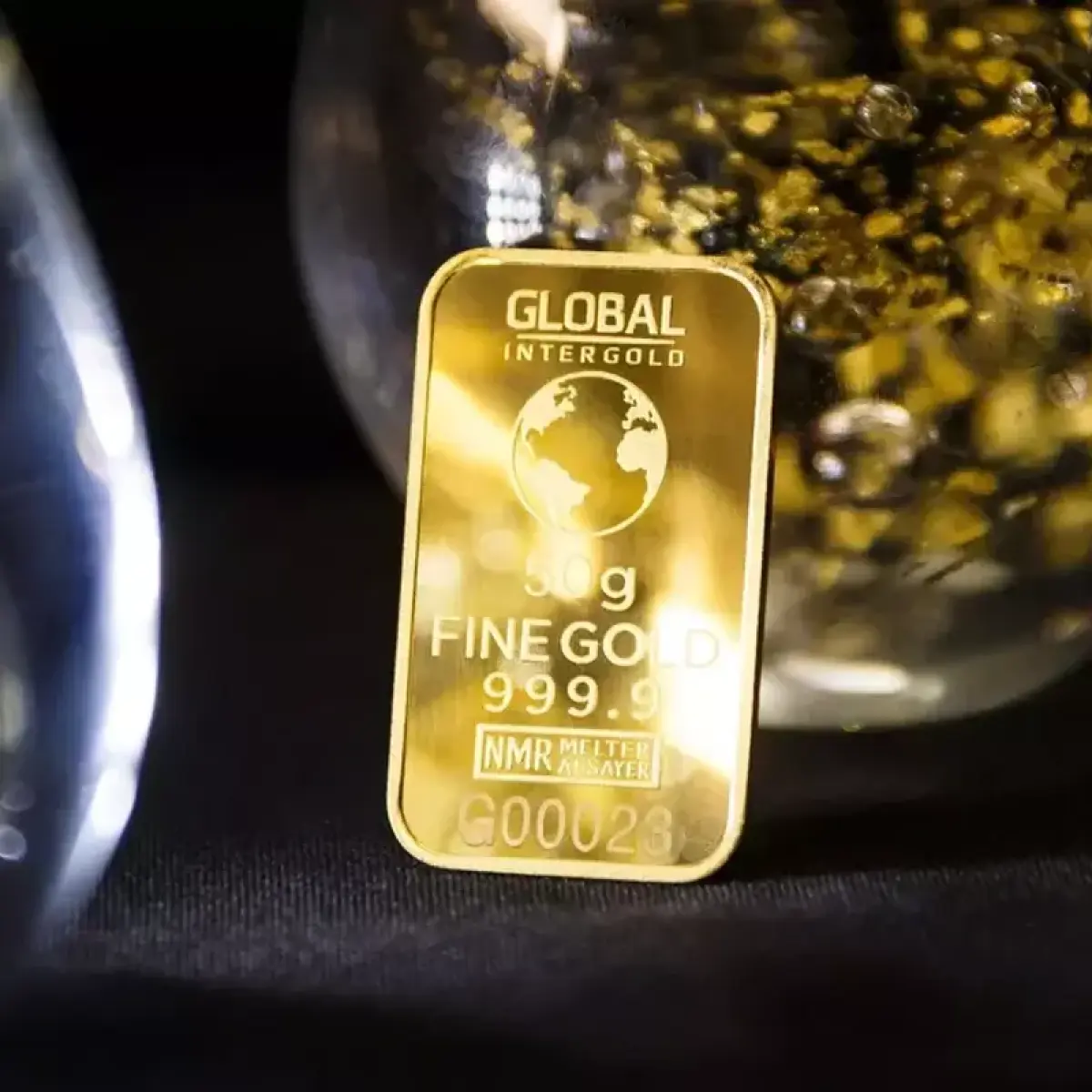 Emas Terpeleset ke Level Terendah Baru: Analisis Tekanan Jual Global dan Sinyal Pasar