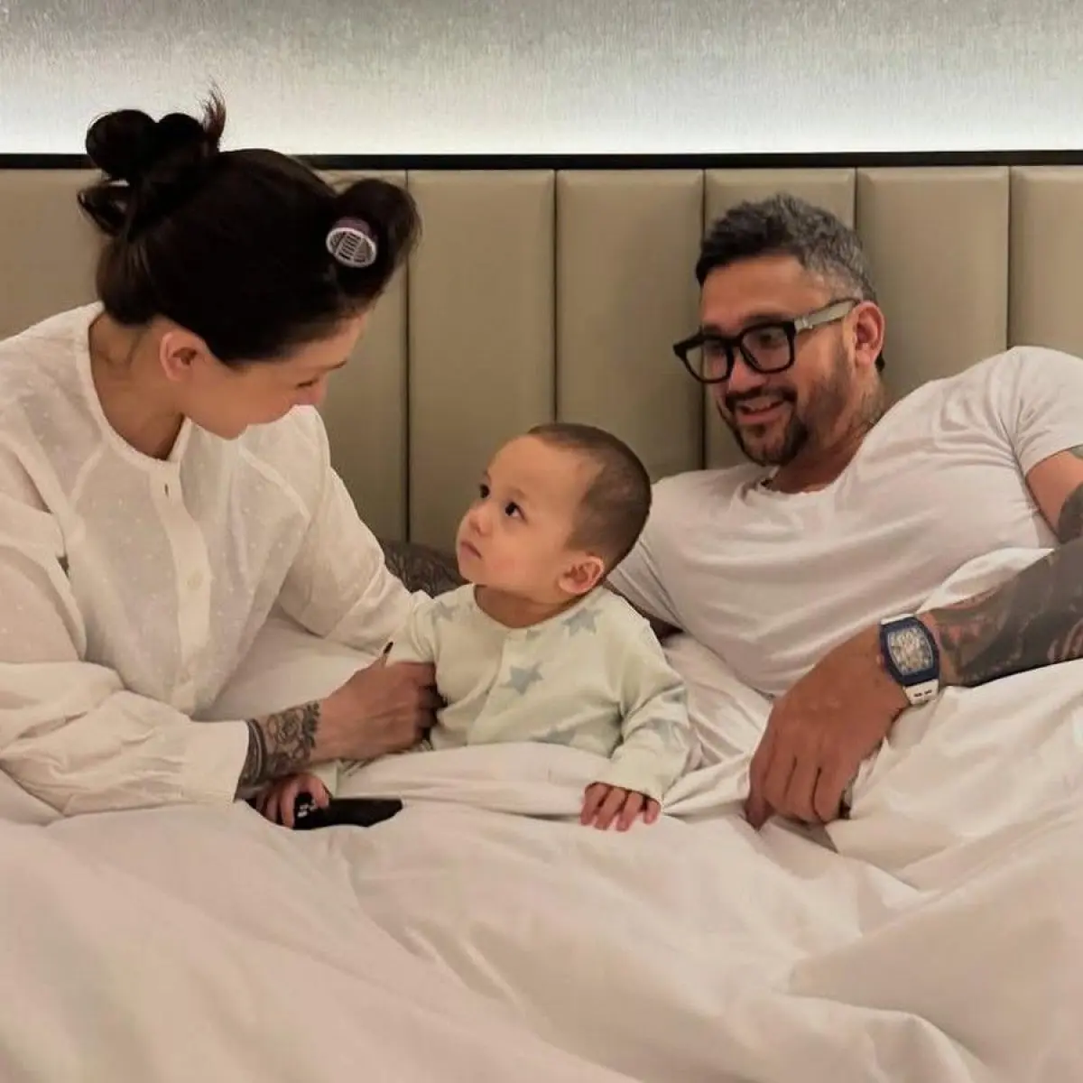 Pasangan Tora Sudiro dan Mieke Amalia tengah menikmati peran baru sebagai kakek dan nenek dari Kanoadria Adenang Lubis. Keduanya memilih dipanggil Babung dan Mami, sapaan yang terdengar santai sekaligus akrab sehingga memberi kesan kekinian dalam keluarga
