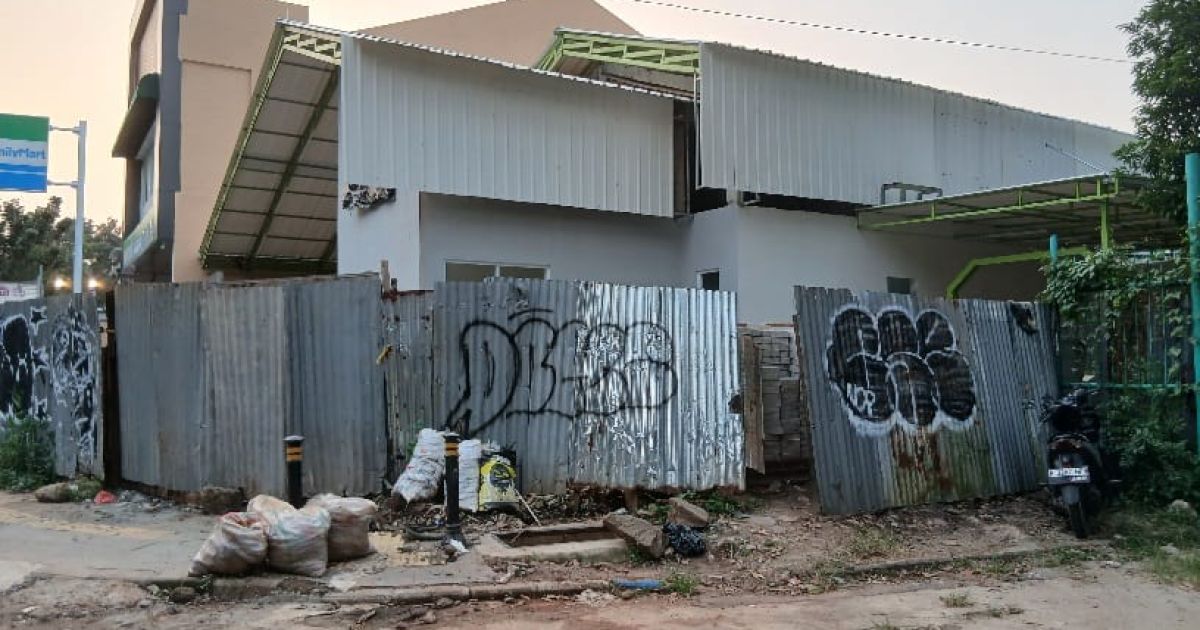 Segel Ditutup Seng, Proyek Carwash di Serpong Diduga Dibekingi Oknum Satpol PP Tangsel. Foto: Infotren.id.