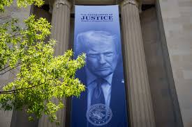 Miliaran Dolar Penyelesaian Hukum Trump Guncang Stabilitas Internal Gedung Putih Jelang Pemilu