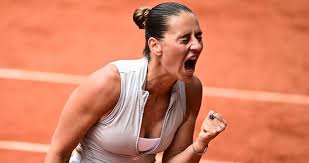 Kejutan Roland Garros: Marta Kostyuk Hentikan Langkah Iga Swiatek, Raih Tiket Perempat Final