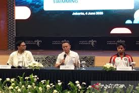 Ketua Panitia 12th Asian OWS Championship 2026 dan A.Stream OWS Series Bali 2026, Kiki Taher (tengah), berbicara dalam kegiatan konferensi pers di Jakarta, Kamis (4/6/2026). (ANTARA/Donny Aditra)