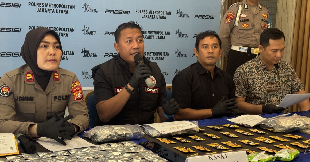 Satres Narkoba Polres Metro Jakarta Utara membongkar peredaran narkotika golongan II jenis Etomidate dalam bentuk vape senilai Rp 1,5 miliar. [Foto: Jakarta Hype]