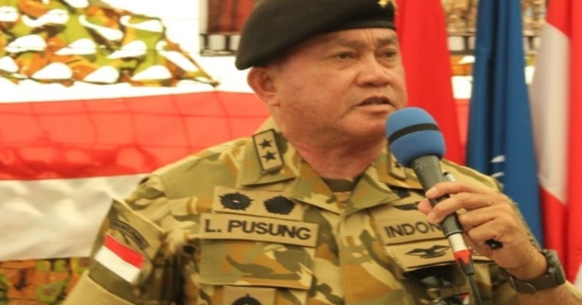 Lodewyk Pusung, purnawirawan perwira tinggi TNI Angkatan Darat yang kini jadi sorotan di tengah kasus korupsi MBG. [Foto: X/@Rudetiawanst]