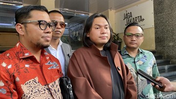 Keanu usai menjalani pemeriksaan terkait dugaan penipuan Hanania Travel. Foto: Devi Puspitasari/detikcom