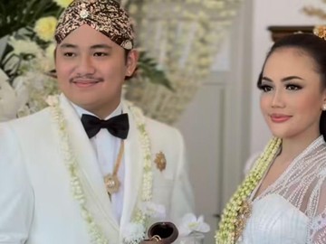 Aksa Uyun mengatakan pacaran selama 6 tahun dengan Yosika Ayumi sebelum menikah. 