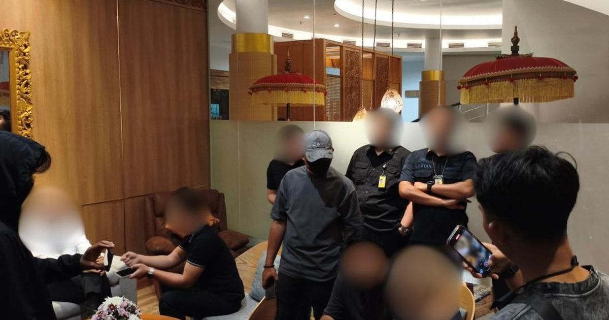 Warga Negara Australia buronan interpol saat diamankan di Bandara Internasional I Gusti Ngurah Rai, pada Sabtu (6/6/2026). (DOKUMENTASI IMIGRASI NGURAH RAI)