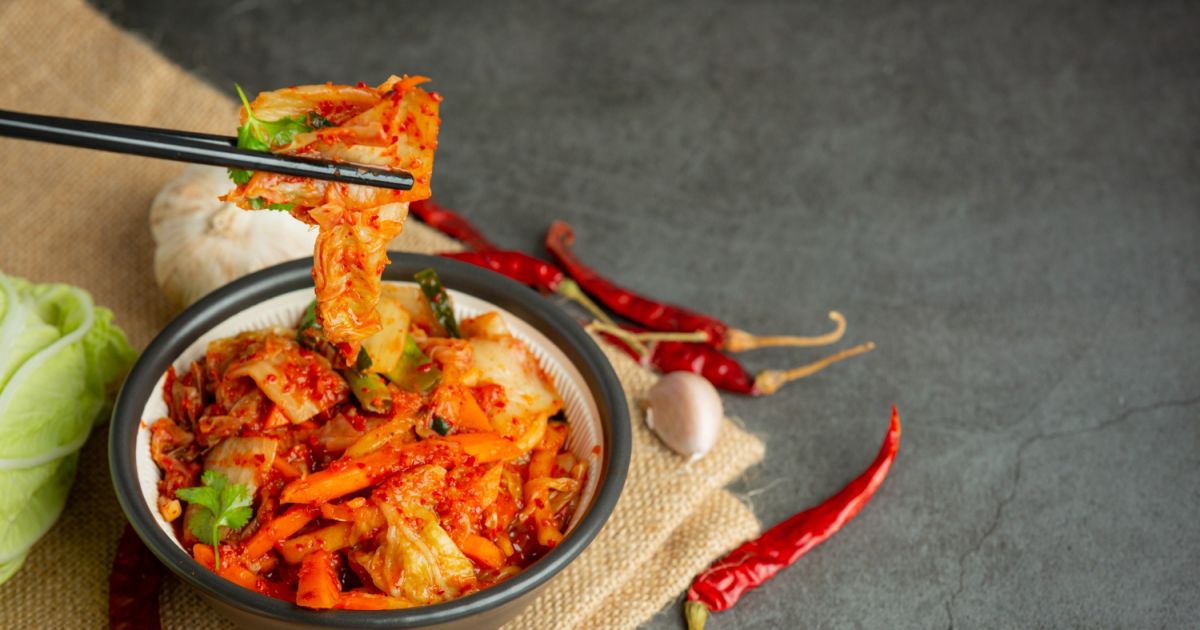 Ilustrasi kimchi sebagai salah satu makanan fermentasi yang direkomendasikan [Foto:Magnific]
