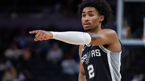 Ilustrasi: Keputusan Krusial Spurs: Mampukah Dylan Harper Menggantikan Starter di Laga Penentuan Game 5?