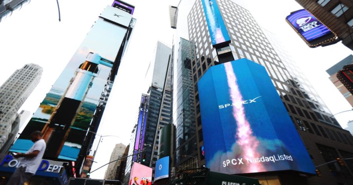 Penampilan di layar IPO SpaceX. (Foto dok: Bloomberg)