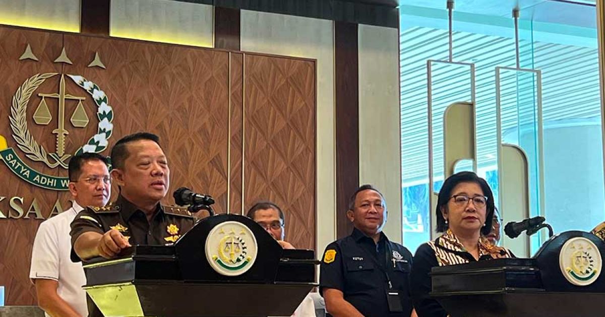 Jampidsus Febrie Adriansyah saat memimpin konferensi pers. (Foto: Bloomberg Technoz/Mis Fransiska)