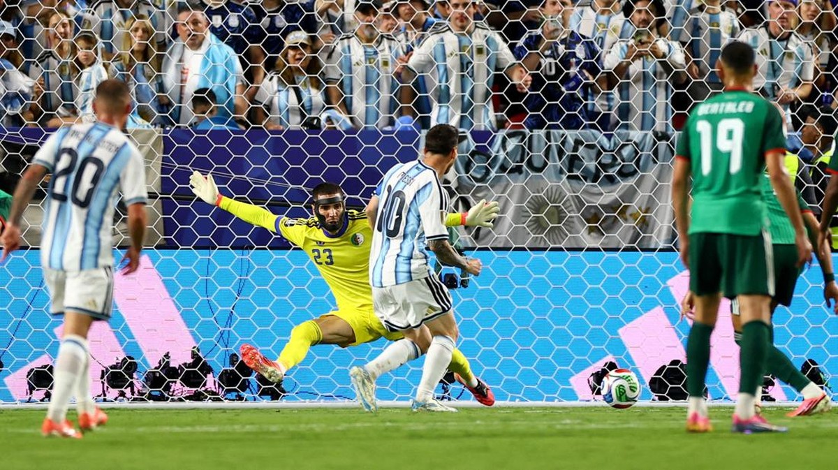 Foto: Lionel Messi mencetak gol kedua Argentina dalam pertandingan Grup J Piala Dunia FIFA 2026 antara Argentina dan Aljazair di Kansas City Stadium, Kansas City, Missouri, Amerika Serikat, Selasa (16/6/2026). (REUTERS/Claudia Greco)