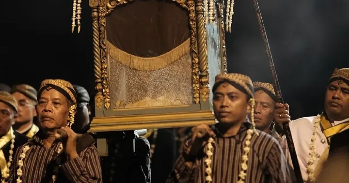 Asal usul dan makna dibalik malam 1 Suro yang dianggap mistis okeh sebagian masyarakat Jawa. [Foto: Instagram/@kahananpictures]