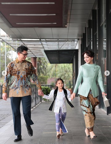 Momen Harmonis Shandy Aulia dan David Herbowo Kompak Hadiri Wisuda TK Putri Semata Wayang