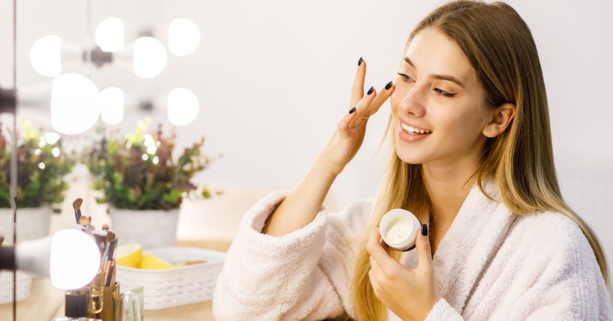 Ilustrasi skincare routine untuk merawat wajah ala wanita Perancis [Foto:Magnific]