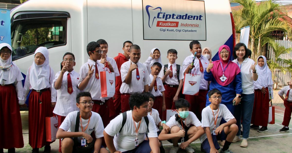 Ciptadent bersinergi dengan Kolese Kanisius memberikan pemeriksaan dan pengobatan gigi gratis bagi 238 siswa berkebutuhan khusus di SLB Negeri 02 Jakarta. [Foto: ist]