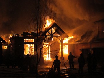 Ilustrasi kebakaran rumah. Foto: iStock.