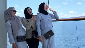 Momen itu terlihat dalam Instagram ketiga pengasuh anak Raffi Ahmad dan Nagita Slavina. Ketiga pengasuh anak mereka adalah Mbak Lala (Rafathar), Sus Rini (Rayyanza) dan Sus Ayu (Lily).  Foto: dok instagram Raffi Ahmad