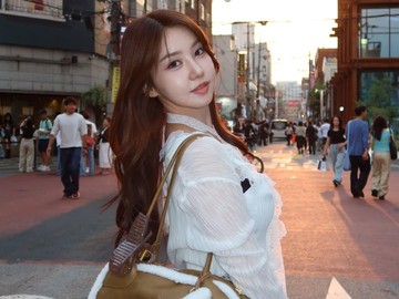 Vilmei ke Korea menikmati single era setelah putus cinta. Pemilik 14,2 juta pengikut di Instagram itu terlihat ke salah satu kedai salt bread di Korea dan membeli dua bungkus. (Foto: dok Instagram vilmei)